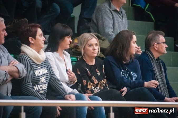 Zdjęcie w galerii na portalu naszraciborz.pl: Koszykówka: Ofensywa walczyła z liderem. Punkty pojechały do Bielska-Białej wiadomości z regionu