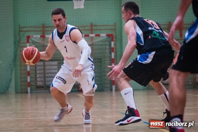 Zdjęcie w galerii na portalu naszraciborz.pl: Koszykówka: Ofensywa walczyła z liderem. Punkty pojechały do Bielska-Białej wiadomości z regionu