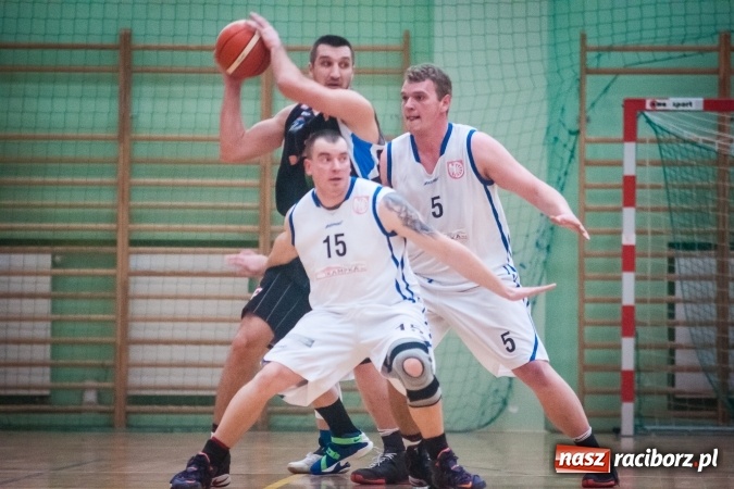 Zdjęcie w galerii na portalu naszraciborz.pl: Koszykówka: Ofensywa walczyła z liderem. Punkty pojechały do Bielska-Białej wiadomości z regionu