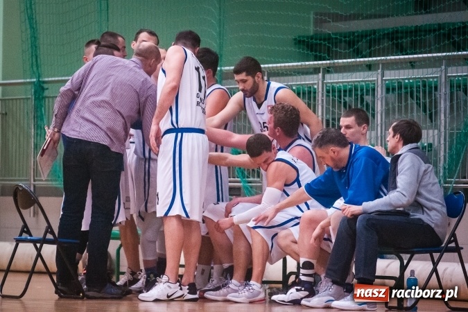 Zdjęcie w galerii na portalu naszraciborz.pl: Koszykówka: Ofensywa walczyła z liderem. Punkty pojechały do Bielska-Białej wiadomości z regionu