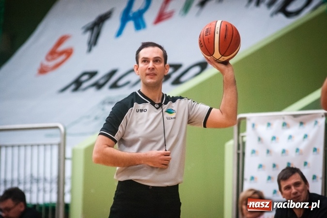 Zdjęcie w galerii na portalu naszraciborz.pl: Koszykówka: Ofensywa walczyła z liderem. Punkty pojechały do Bielska-Białej wiadomości z regionu