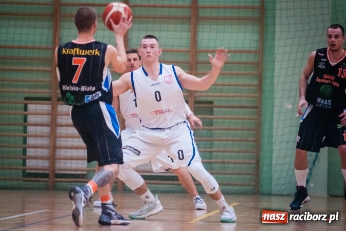 Zdjęcie w galerii na portalu naszraciborz.pl: Koszykówka: Ofensywa walczyła z liderem. Punkty pojechały do Bielska-Białej wiadomości z regionu
