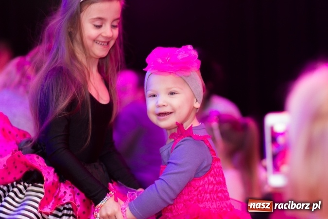 Zdjęcie w galerii na portalu naszraciborz.pl: Kolorowo i karnawałowo - maluchy w krainie dźwięku  wiadomości z regionu