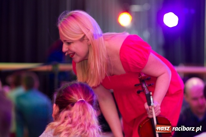 Zdjęcie w galerii na portalu naszraciborz.pl: Kolorowo i karnawałowo - maluchy w krainie dźwięku  wiadomości z regionu