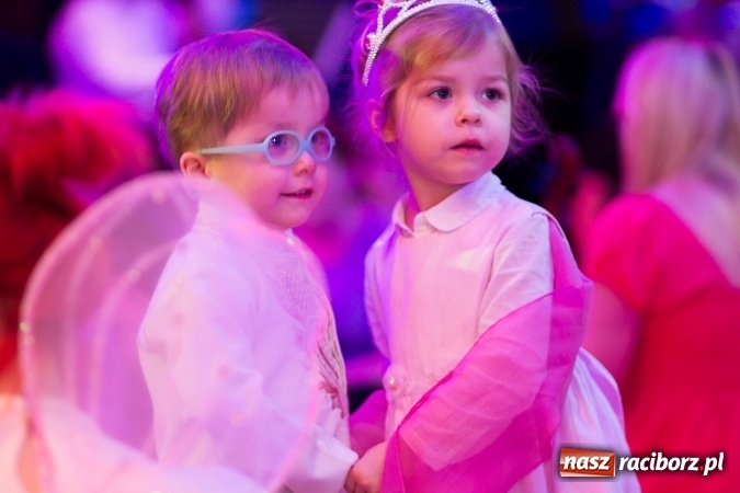 Zdjęcie w galerii na portalu naszraciborz.pl: Kolorowo i karnawałowo - maluchy w krainie dźwięku  wiadomości z regionu