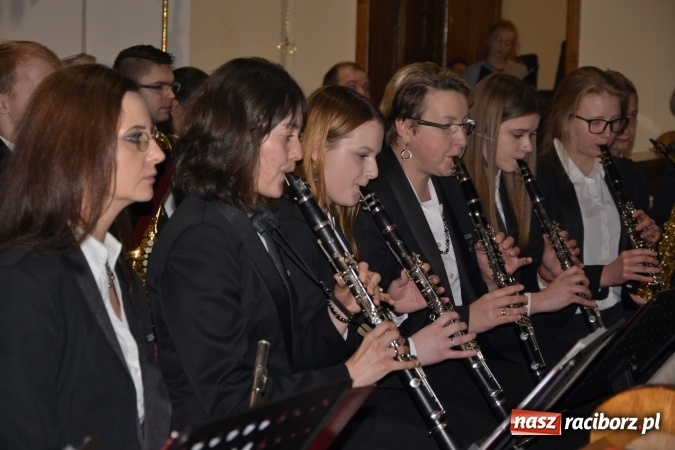 Zdjęcie w galerii na portalu naszraciborz.pl: Muzyka nie zna granic - polskie i czeskie chóry wystąpiły w Krzyżanowicach wiadomości z regionu