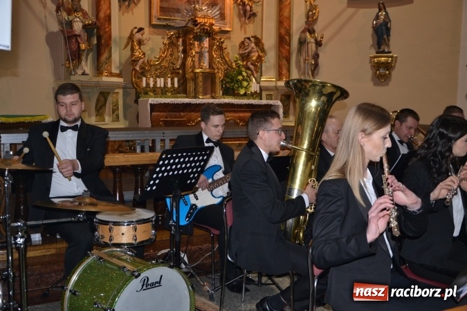 Zdjęcie w galerii na portalu naszraciborz.pl: Muzyka nie zna granic - polskie i czeskie chóry wystąpiły w Krzyżanowicach wiadomości z regionu