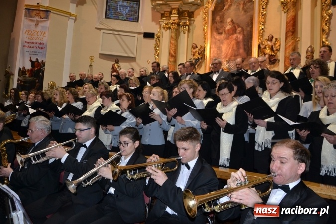 Zdjęcie w galerii na portalu naszraciborz.pl: Muzyka nie zna granic - polskie i czeskie chóry wystąpiły w Krzyżanowicach wiadomości z regionu