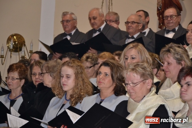 Zdjęcie w galerii na portalu naszraciborz.pl: Muzyka nie zna granic - polskie i czeskie chóry wystąpiły w Krzyżanowicach wiadomości z regionu