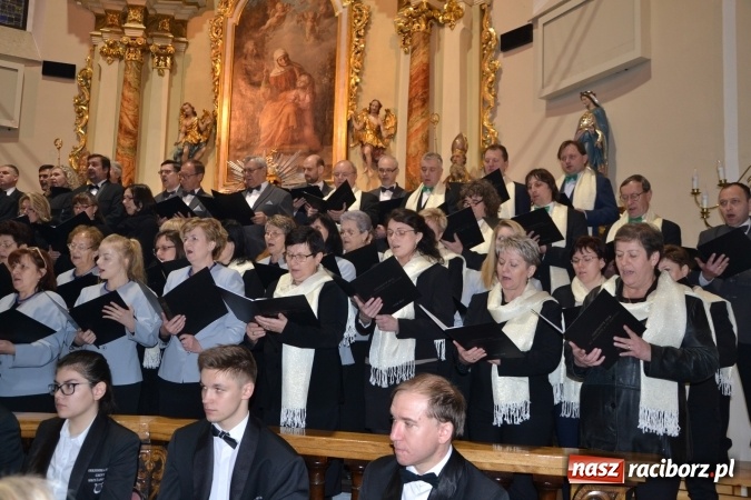 Zdjęcie w galerii na portalu naszraciborz.pl: Muzyka nie zna granic - polskie i czeskie chóry wystąpiły w Krzyżanowicach wiadomości z regionu