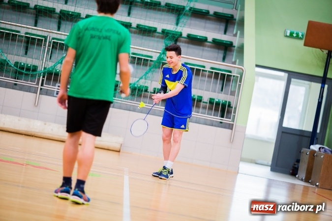 Zdjęcie w galerii na portalu naszraciborz.pl: Powiatowy finał badmintona szkół gimnazjalnych wiadomości z regionu