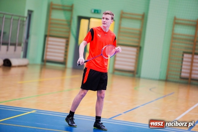 Zdjęcie w galerii na portalu naszraciborz.pl: Powiatowy finał badmintona szkół gimnazjalnych wiadomości z regionu