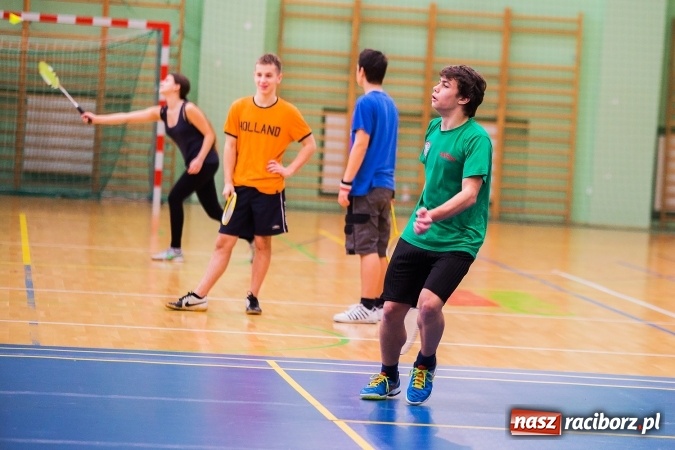 Zdjęcie w galerii na portalu naszraciborz.pl: Powiatowy finał badmintona szkół gimnazjalnych wiadomości z regionu