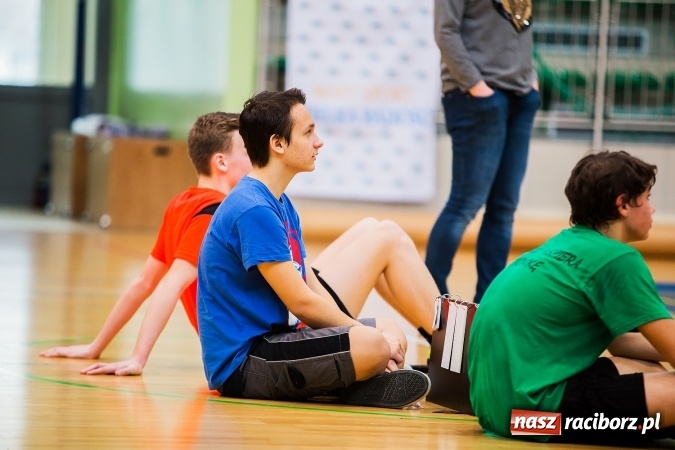 Zdjęcie w galerii na portalu naszraciborz.pl: Powiatowy finał badmintona szkół gimnazjalnych wiadomości z regionu