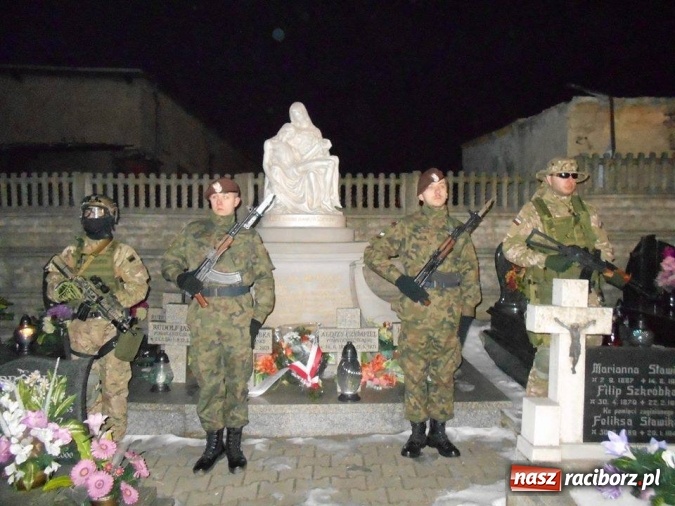 Zdjęcie w galerii na portalu naszraciborz.pl: Jednostka Strzelecka z Raciborza na uroczystościach 75. rocznicy powstania Armii Krajowej wiadomości z regionu