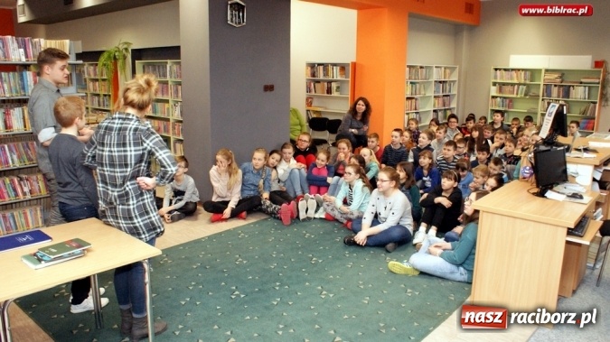 Zdjęcie w galerii na portalu naszraciborz.pl: Teatr Maska ponownie w raciborskiej bibliotece  wiadomości z regionu