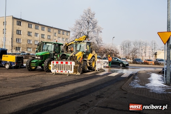 Zdjęcie w galerii na portalu naszraciborz.pl: Przy Nowomiejskiej-Środkowej doszło do awarii sieci wodociągowej wiadomości z regionu