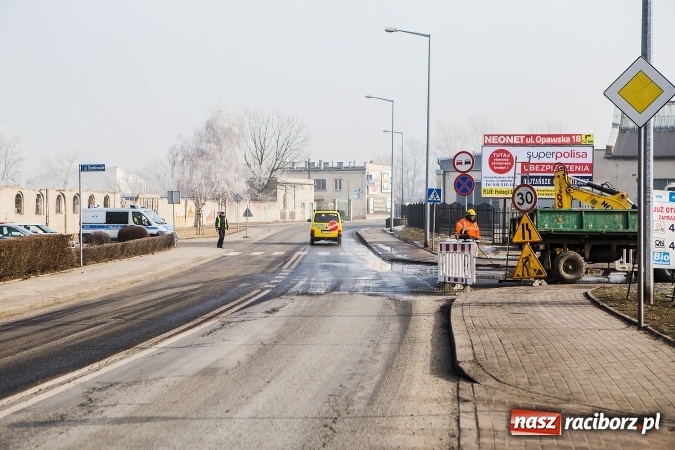 Zdjęcie w galerii na portalu naszraciborz.pl: Przy Nowomiejskiej-Środkowej doszło do awarii sieci wodociągowej wiadomości z regionu
