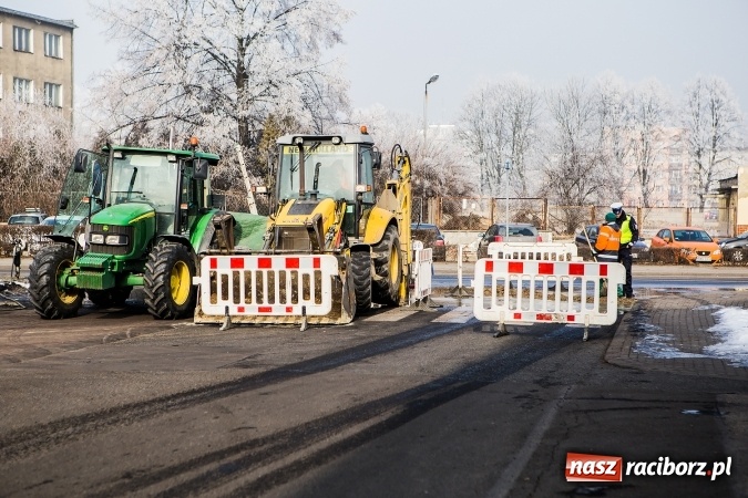 Zdjęcie w galerii na portalu naszraciborz.pl: Przy Nowomiejskiej-Środkowej doszło do awarii sieci wodociągowej wiadomości z regionu