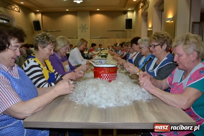 Zdjęcie w galerii na portalu naszraciborz.pl: Szkubanie piyrza w Tworkowie wiadomości z regionu