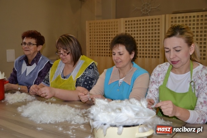 Zdjęcie w galerii na portalu naszraciborz.pl: Szkubanie piyrza w Tworkowie wiadomości z regionu