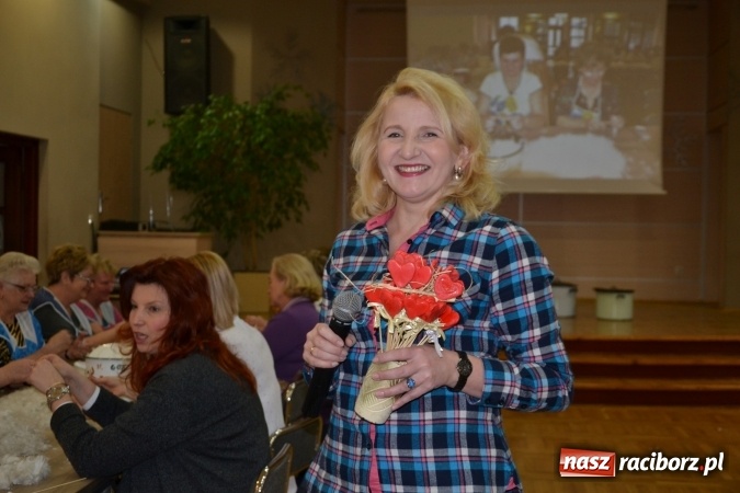 Zdjęcie w galerii na portalu naszraciborz.pl: Szkubanie piyrza w Tworkowie wiadomości z regionu