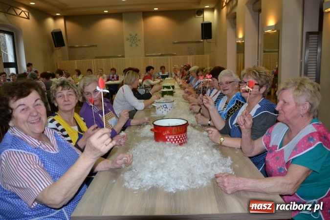 Zdjęcie w galerii na portalu naszraciborz.pl: Szkubanie piyrza w Tworkowie wiadomości z regionu