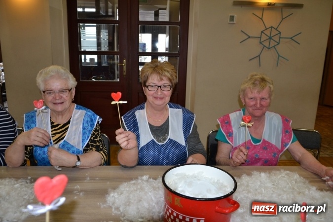 Zdjęcie w galerii na portalu naszraciborz.pl: Szkubanie piyrza w Tworkowie wiadomości z regionu