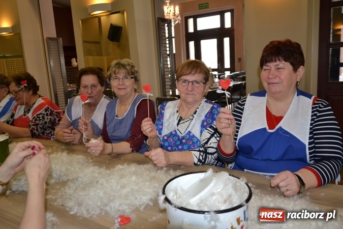Zdjęcie w galerii na portalu naszraciborz.pl: Szkubanie piyrza w Tworkowie wiadomości z regionu