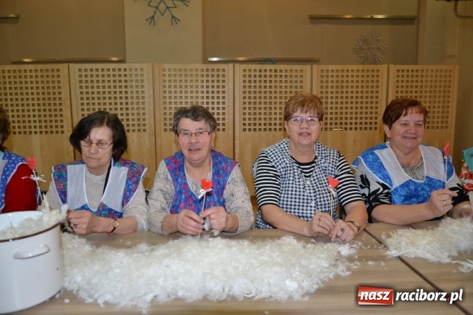 Zdjęcie w galerii na portalu naszraciborz.pl: Szkubanie piyrza w Tworkowie wiadomości z regionu