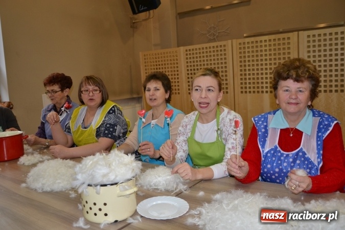 Zdjęcie w galerii na portalu naszraciborz.pl: Szkubanie piyrza w Tworkowie wiadomości z regionu