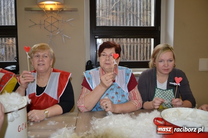 Zdjęcie w galerii na portalu naszraciborz.pl: Szkubanie piyrza w Tworkowie wiadomości z regionu