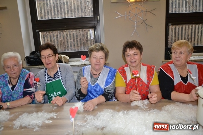 Zdjęcie w galerii na portalu naszraciborz.pl: Szkubanie piyrza w Tworkowie wiadomości z regionu