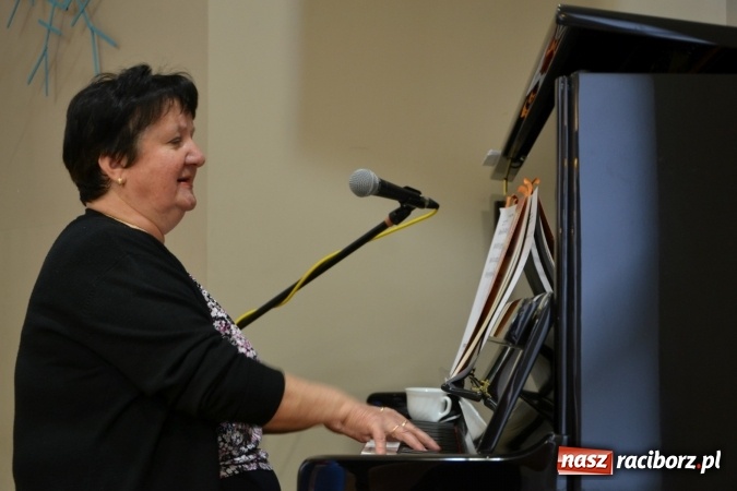 Zdjęcie w galerii na portalu naszraciborz.pl: Szkubanie piyrza w Tworkowie wiadomości z regionu