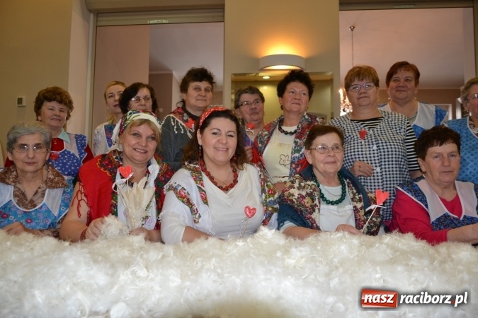 Zdjęcie w galerii na portalu naszraciborz.pl: Szkubanie piyrza w Tworkowie wiadomości z regionu