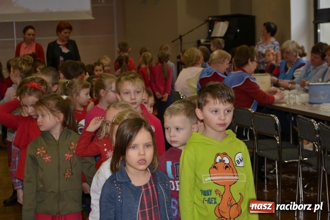 Zdjęcie w galerii na portalu naszraciborz.pl: Szkubanie piyrza w Tworkowie wiadomości z regionu