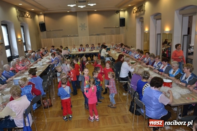 Zdjęcie w galerii na portalu naszraciborz.pl: Szkubanie piyrza w Tworkowie wiadomości z regionu