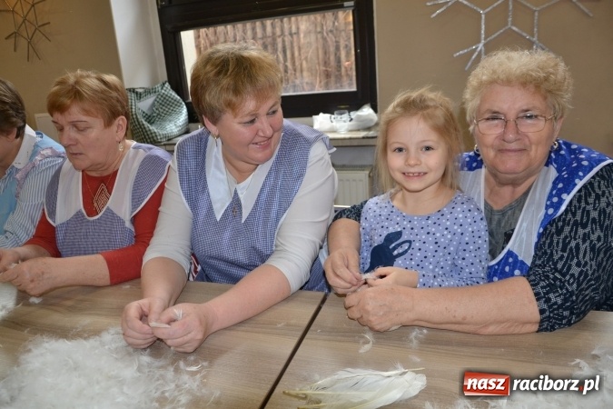 Zdjęcie w galerii na portalu naszraciborz.pl: Szkubanie piyrza w Tworkowie wiadomości z regionu