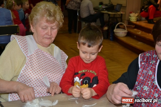Zdjęcie w galerii na portalu naszraciborz.pl: Szkubanie piyrza w Tworkowie wiadomości z regionu