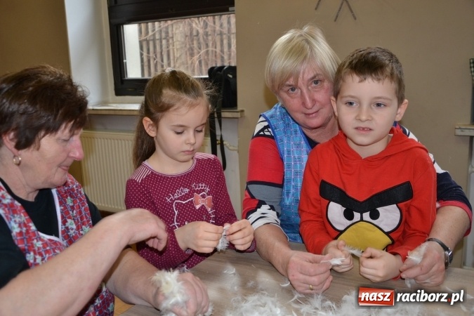 Zdjęcie w galerii na portalu naszraciborz.pl: Szkubanie piyrza w Tworkowie wiadomości z regionu