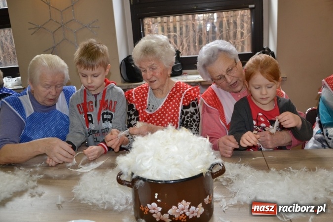 Zdjęcie w galerii na portalu naszraciborz.pl: Szkubanie piyrza w Tworkowie wiadomości z regionu