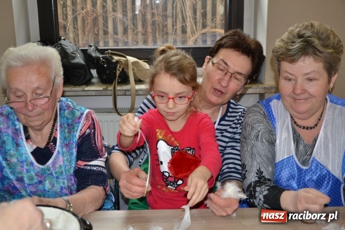 Zdjęcie w galerii na portalu naszraciborz.pl: Szkubanie piyrza w Tworkowie wiadomości z regionu