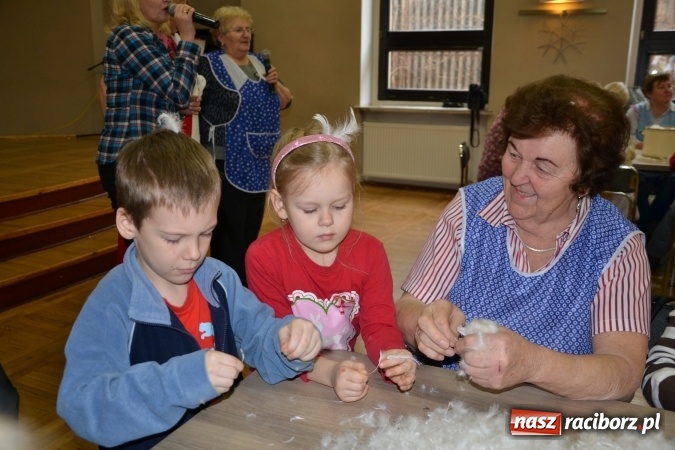 Zdjęcie w galerii na portalu naszraciborz.pl: Szkubanie piyrza w Tworkowie wiadomości z regionu