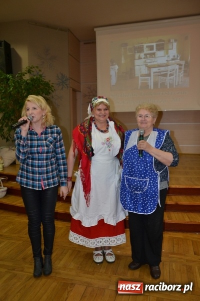 Zdjęcie w galerii na portalu naszraciborz.pl: Szkubanie piyrza w Tworkowie wiadomości z regionu