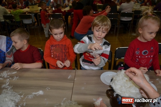 Zdjęcie w galerii na portalu naszraciborz.pl: Szkubanie piyrza w Tworkowie wiadomości z regionu