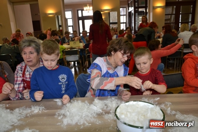 Zdjęcie w galerii na portalu naszraciborz.pl: Szkubanie piyrza w Tworkowie wiadomości z regionu