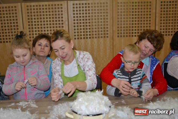 Zdjęcie w galerii na portalu naszraciborz.pl: Szkubanie piyrza w Tworkowie wiadomości z regionu