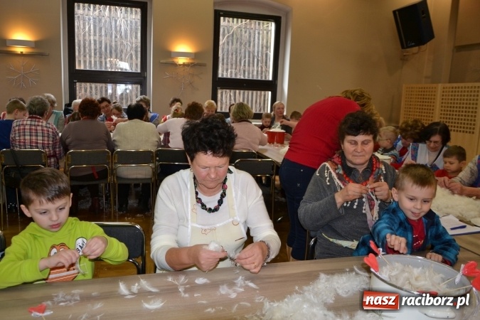 Zdjęcie w galerii na portalu naszraciborz.pl: Szkubanie piyrza w Tworkowie wiadomości z regionu