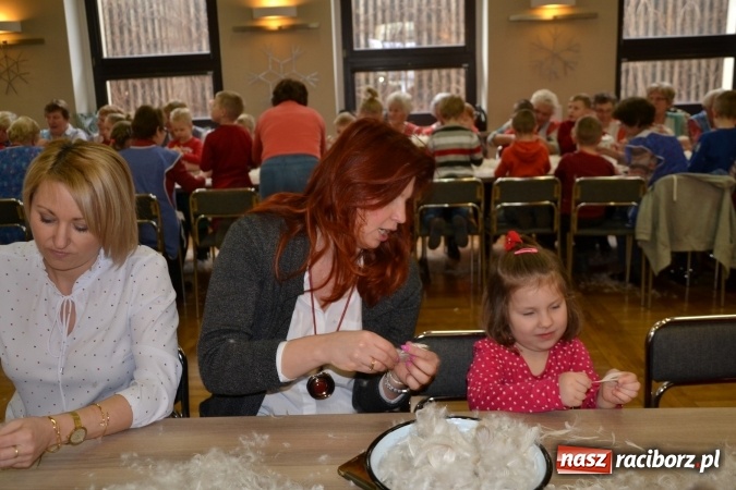 Zdjęcie w galerii na portalu naszraciborz.pl: Szkubanie piyrza w Tworkowie wiadomości z regionu