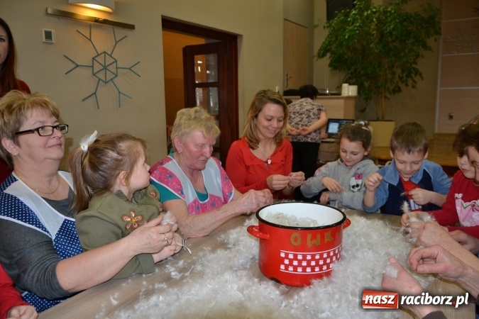 Zdjęcie w galerii na portalu naszraciborz.pl: Szkubanie piyrza w Tworkowie wiadomości z regionu